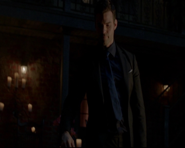 VampireDiariesWorld-dot-nl_TheOriginals_3x05TheAxemansLetters2214.jpg