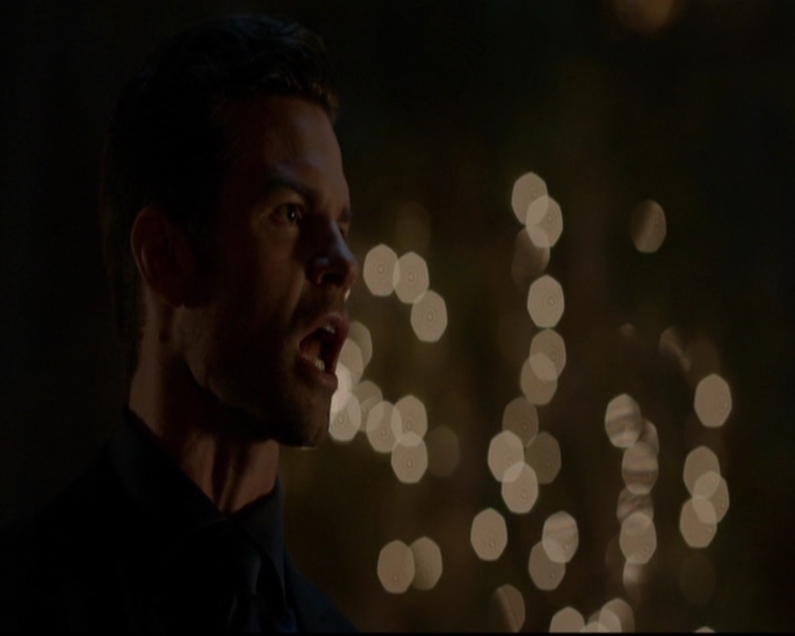 VampireDiariesWorld-dot-nl_TheOriginals_3x05TheAxemansLetters2234.jpg