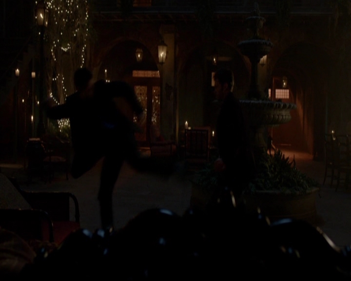 VampireDiariesWorld-dot-nl_TheOriginals_3x05TheAxemansLetters2251.jpg