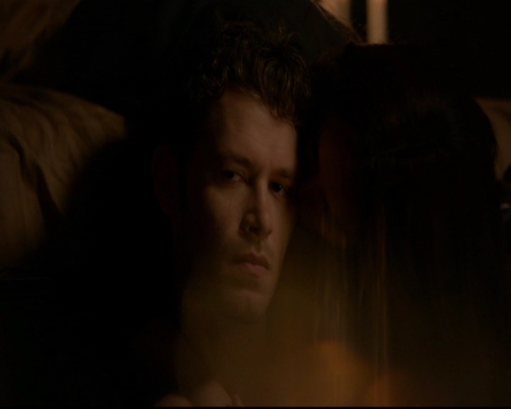 VampireDiariesWorld-dot-nl_TheOriginals_3x07OutOfTheEasy0041.jpg