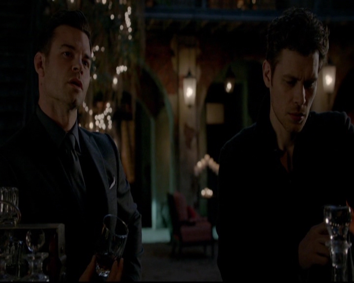 VampireDiariesWorld-dot-nl_TheOriginals_3x12DeadAngels2176.jpg