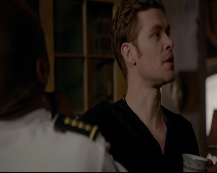 VampireDiariesWorld-dot-nl_TheOriginals_3x13HeartShapedBox0017.jpg