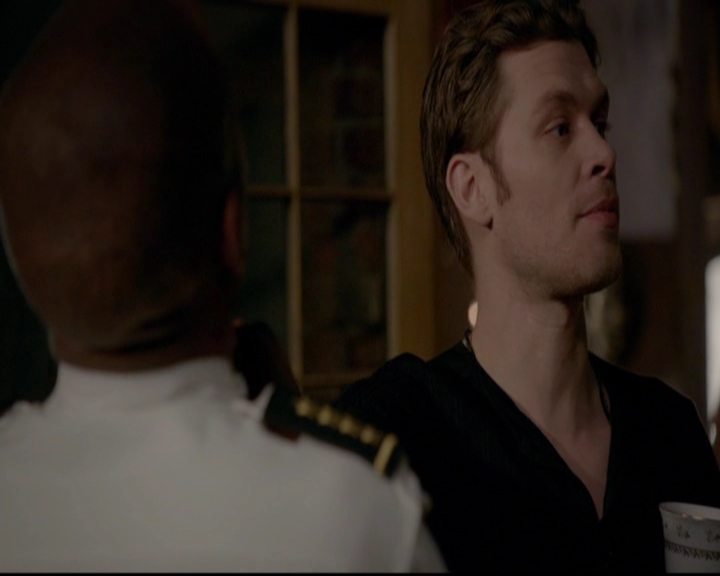 VampireDiariesWorld-dot-nl_TheOriginals_3x13HeartShapedBox0018.jpg