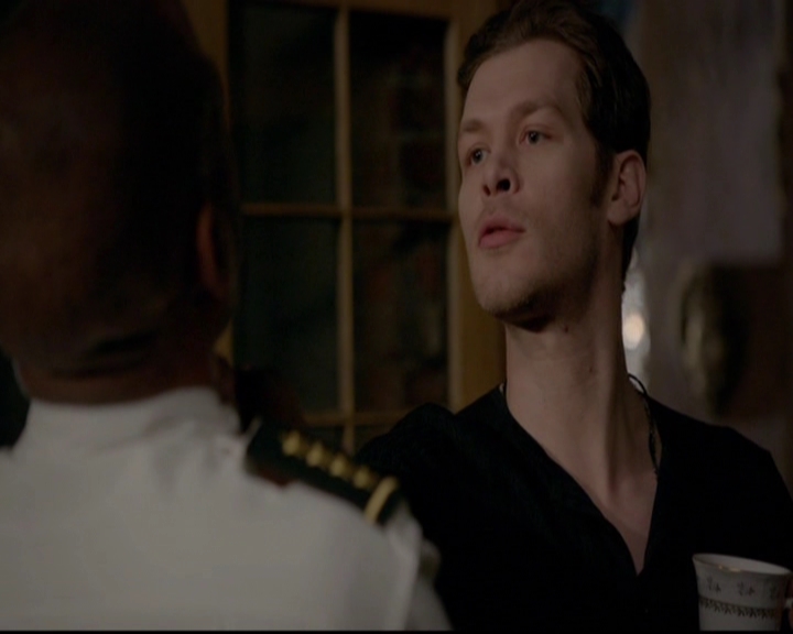 VampireDiariesWorld-dot-nl_TheOriginals_3x13HeartShapedBox0020.jpg