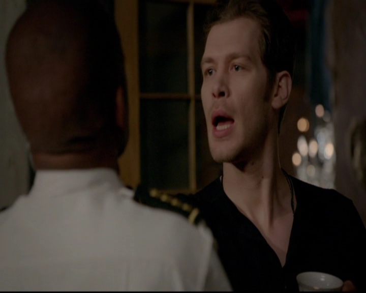 VampireDiariesWorld-dot-nl_TheOriginals_3x13HeartShapedBox0024.jpg