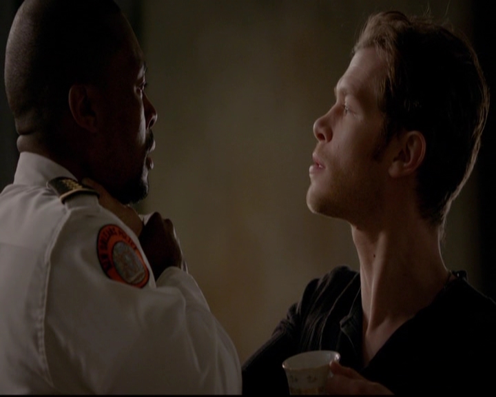 VampireDiariesWorld-dot-nl_TheOriginals_3x13HeartShapedBox0027.jpg