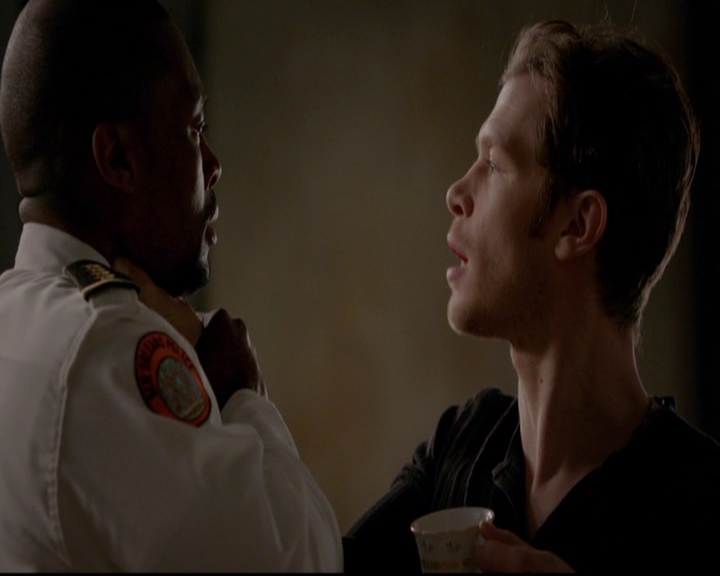 VampireDiariesWorld-dot-nl_TheOriginals_3x13HeartShapedBox0028.jpg