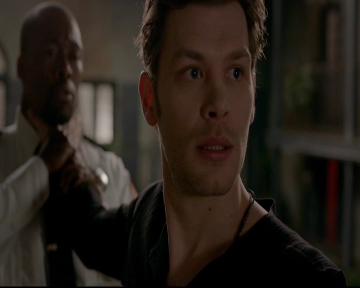 VampireDiariesWorld-dot-nl_TheOriginals_3x13HeartShapedBox0032.jpg