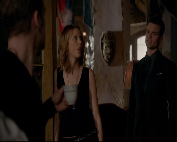 VampireDiariesWorld-dot-nl_TheOriginals_3x13HeartShapedBox0033.jpg