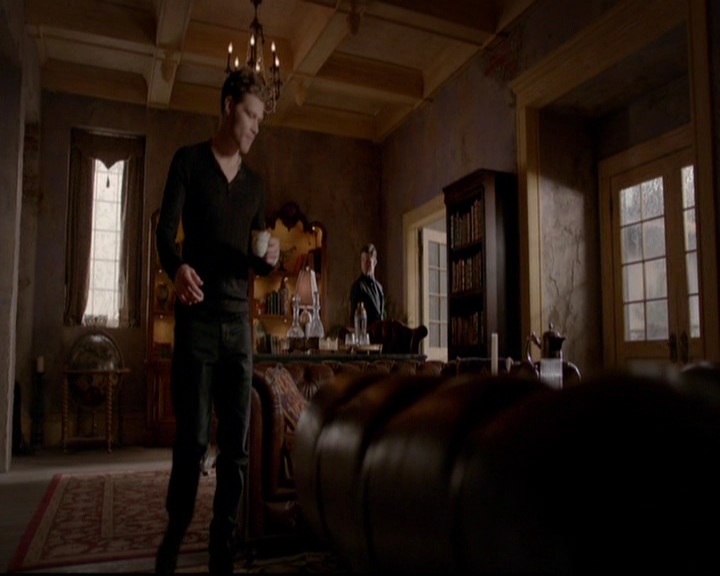 VampireDiariesWorld-dot-nl_TheOriginals_3x13HeartShapedBox0047.jpg