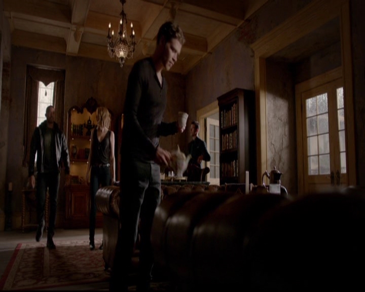 VampireDiariesWorld-dot-nl_TheOriginals_3x13HeartShapedBox0049.jpg