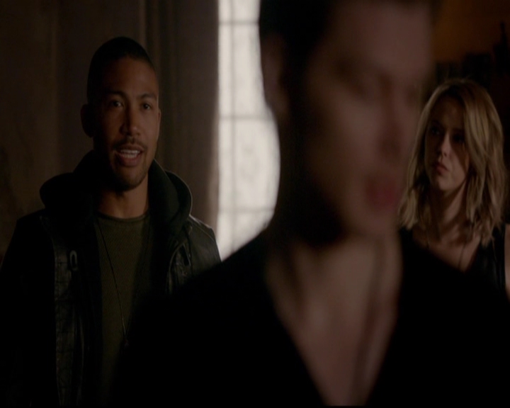 VampireDiariesWorld-dot-nl_TheOriginals_3x13HeartShapedBox0051.jpg