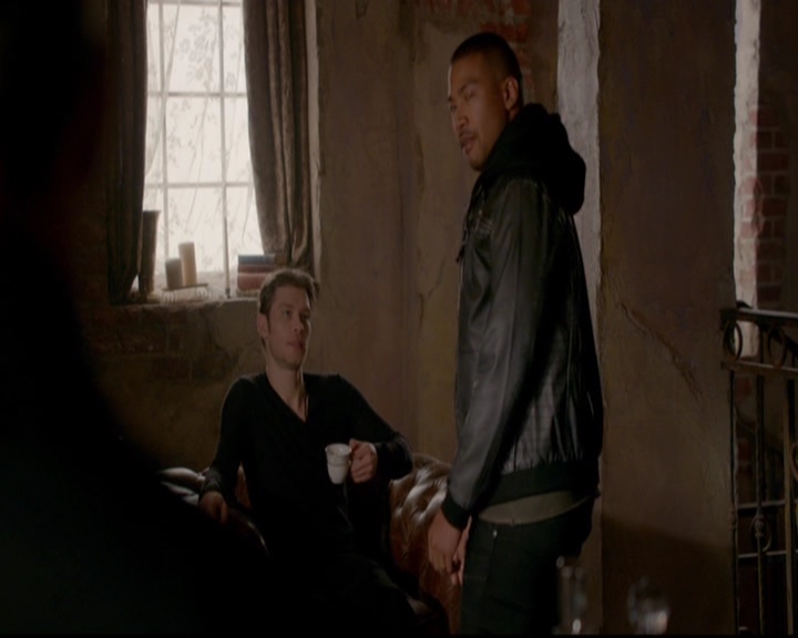 VampireDiariesWorld-dot-nl_TheOriginals_3x13HeartShapedBox0053.jpg