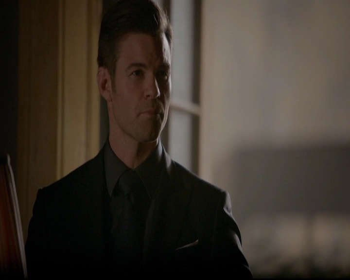 VampireDiariesWorld-dot-nl_TheOriginals_3x13HeartShapedBox0054.jpg