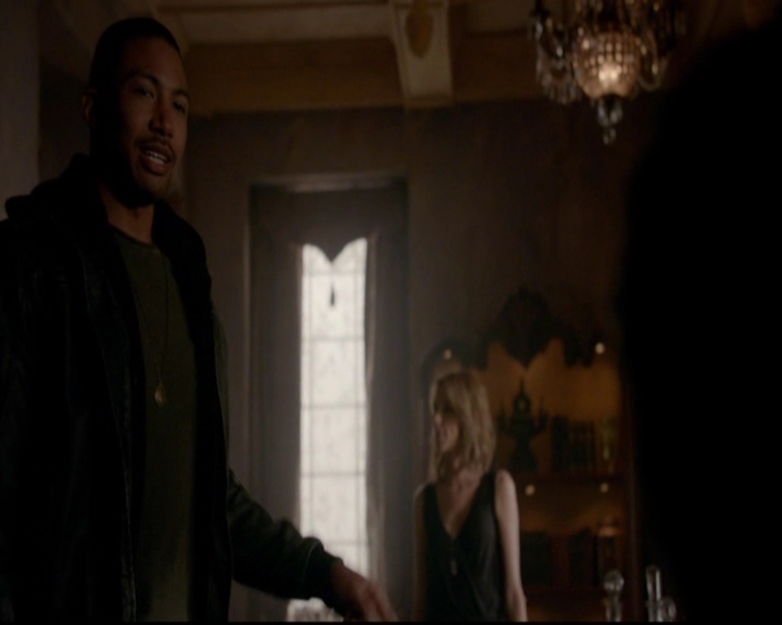 VampireDiariesWorld-dot-nl_TheOriginals_3x13HeartShapedBox0055.jpg