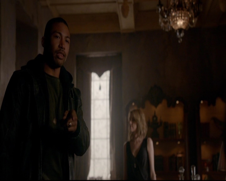 VampireDiariesWorld-dot-nl_TheOriginals_3x13HeartShapedBox0056.jpg