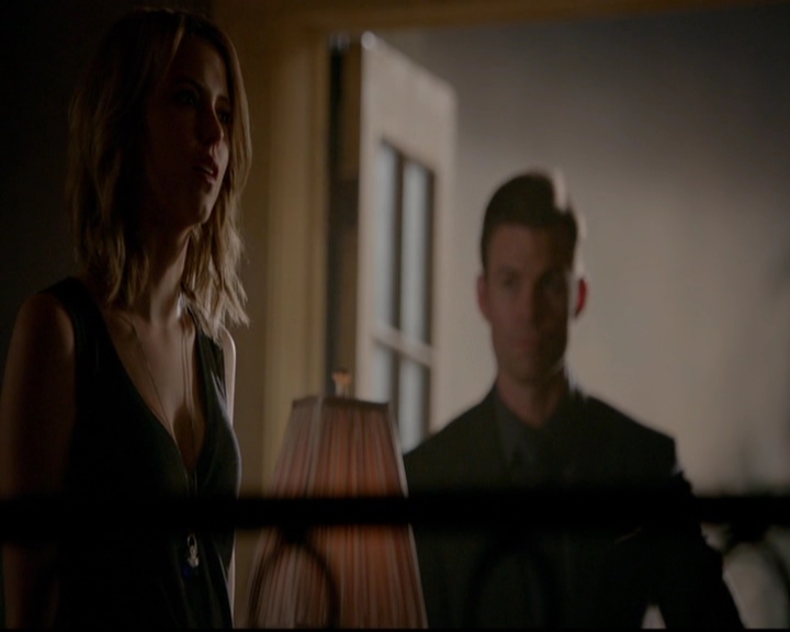 VampireDiariesWorld-dot-nl_TheOriginals_3x13HeartShapedBox0058.jpg