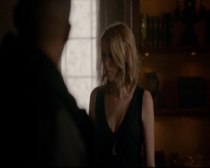 VampireDiariesWorld-dot-nl_TheOriginals_3x13HeartShapedBox0061.jpg