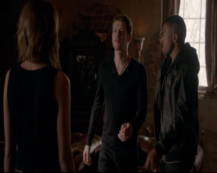 VampireDiariesWorld-dot-nl_TheOriginals_3x13HeartShapedBox0064.jpg