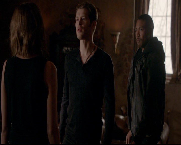 VampireDiariesWorld-dot-nl_TheOriginals_3x13HeartShapedBox0065.jpg