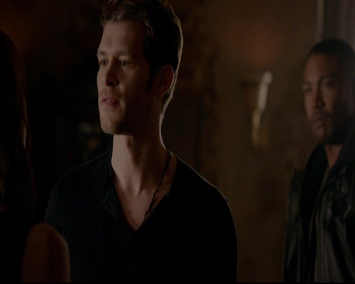 VampireDiariesWorld-dot-nl_TheOriginals_3x13HeartShapedBox0068.jpg