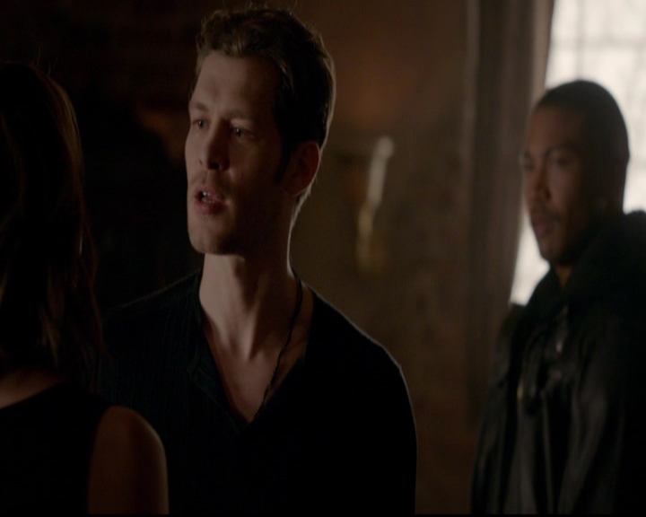 VampireDiariesWorld-dot-nl_TheOriginals_3x13HeartShapedBox0070.jpg