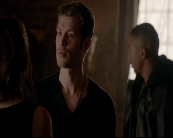 VampireDiariesWorld-dot-nl_TheOriginals_3x13HeartShapedBox0071.jpg