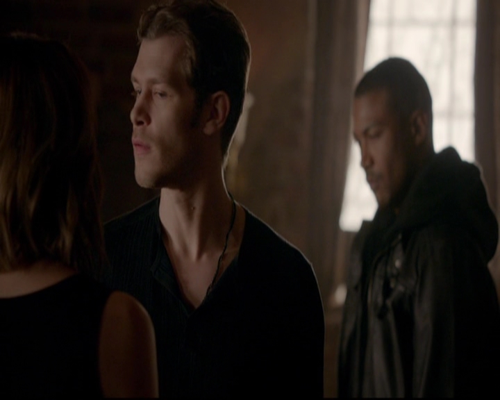 VampireDiariesWorld-dot-nl_TheOriginals_3x13HeartShapedBox0077.jpg