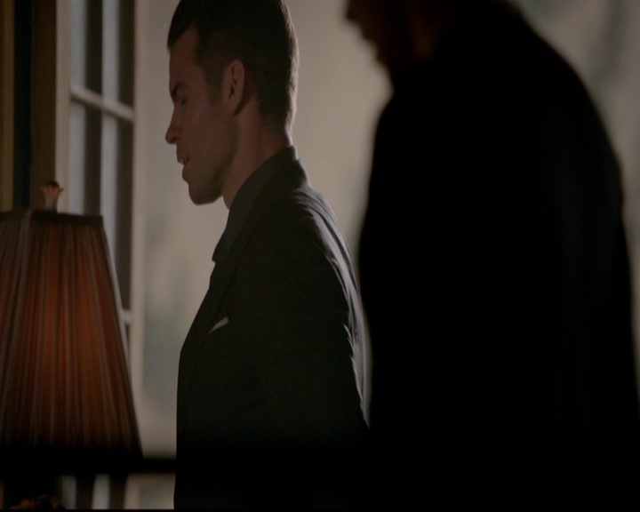 VampireDiariesWorld-dot-nl_TheOriginals_3x13HeartShapedBox0093.jpg