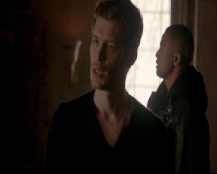 VampireDiariesWorld-dot-nl_TheOriginals_3x13HeartShapedBox0095.jpg