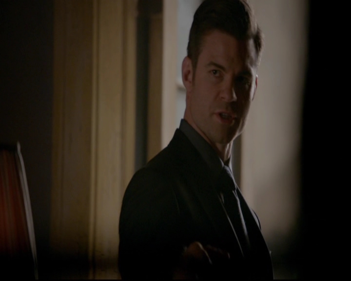 VampireDiariesWorld-dot-nl_TheOriginals_3x13HeartShapedBox0097.jpg