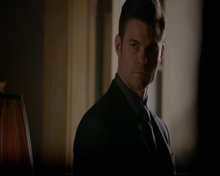 VampireDiariesWorld-dot-nl_TheOriginals_3x13HeartShapedBox0098.jpg