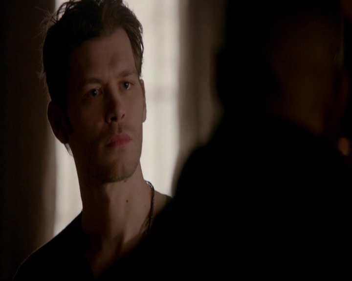 VampireDiariesWorld-dot-nl_TheOriginals_3x13HeartShapedBox0102.jpg