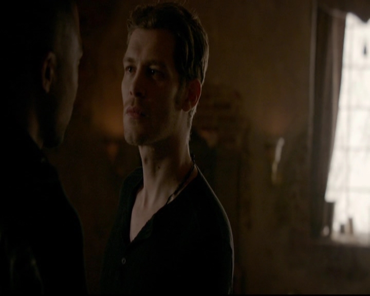 VampireDiariesWorld-dot-nl_TheOriginals_3x13HeartShapedBox0121.jpg