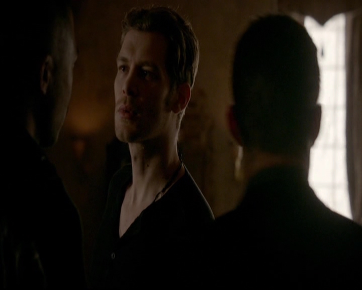 VampireDiariesWorld-dot-nl_TheOriginals_3x13HeartShapedBox0122.jpg