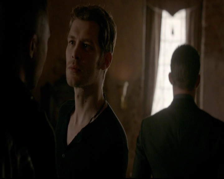 VampireDiariesWorld-dot-nl_TheOriginals_3x13HeartShapedBox0123.jpg