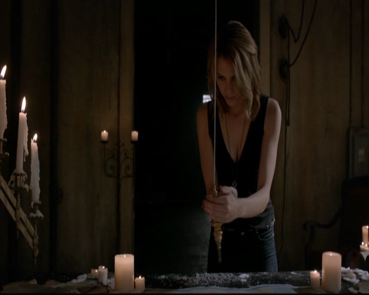 VampireDiariesWorld-dot-nl_TheOriginals_3x13HeartShapedBox0139.jpg