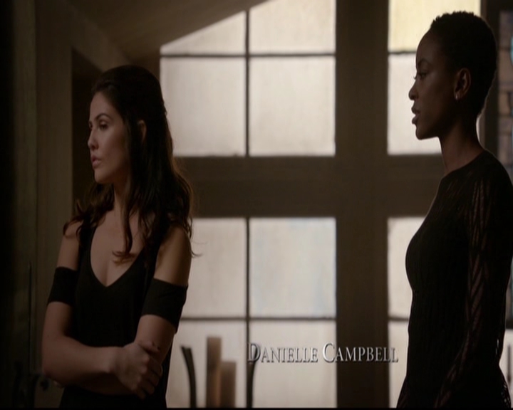 VampireDiariesWorld-dot-nl_TheOriginals_3x13HeartShapedBox0209.jpg