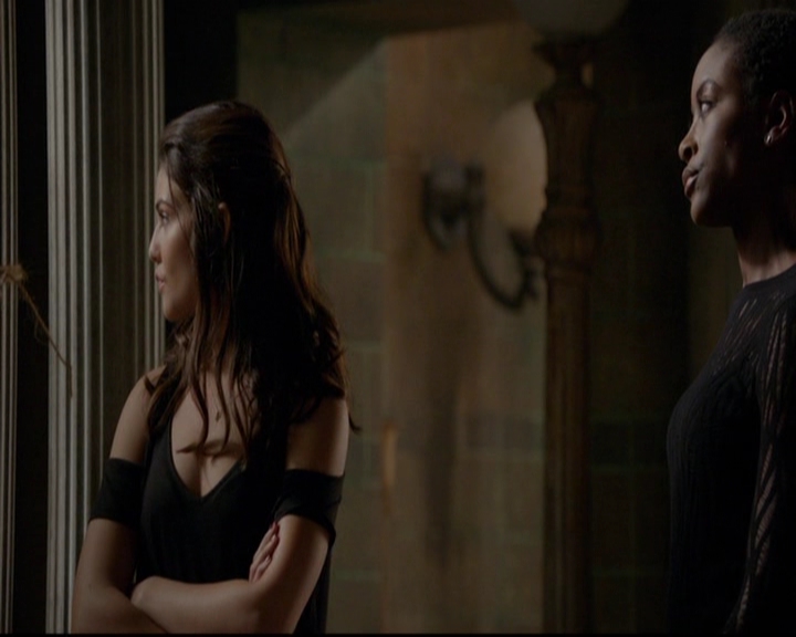 VampireDiariesWorld-dot-nl_TheOriginals_3x13HeartShapedBox0225.jpg