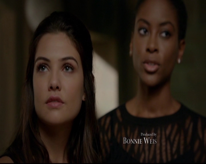 VampireDiariesWorld-dot-nl_TheOriginals_3x13HeartShapedBox0246.jpg