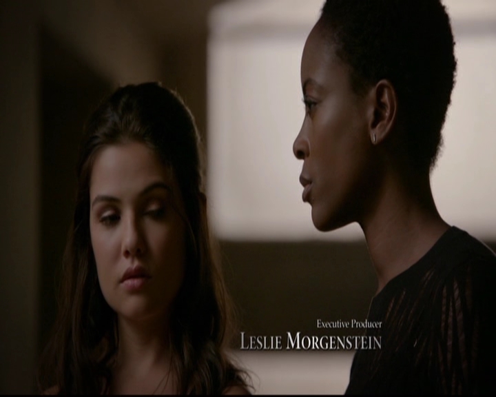 VampireDiariesWorld-dot-nl_TheOriginals_3x13HeartShapedBox0250.jpg