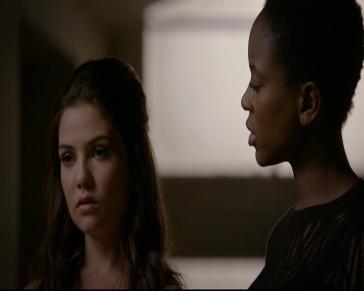 VampireDiariesWorld-dot-nl_TheOriginals_3x13HeartShapedBox0251.jpg