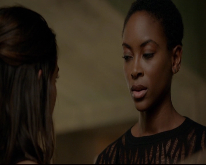 VampireDiariesWorld-dot-nl_TheOriginals_3x13HeartShapedBox0266.jpg