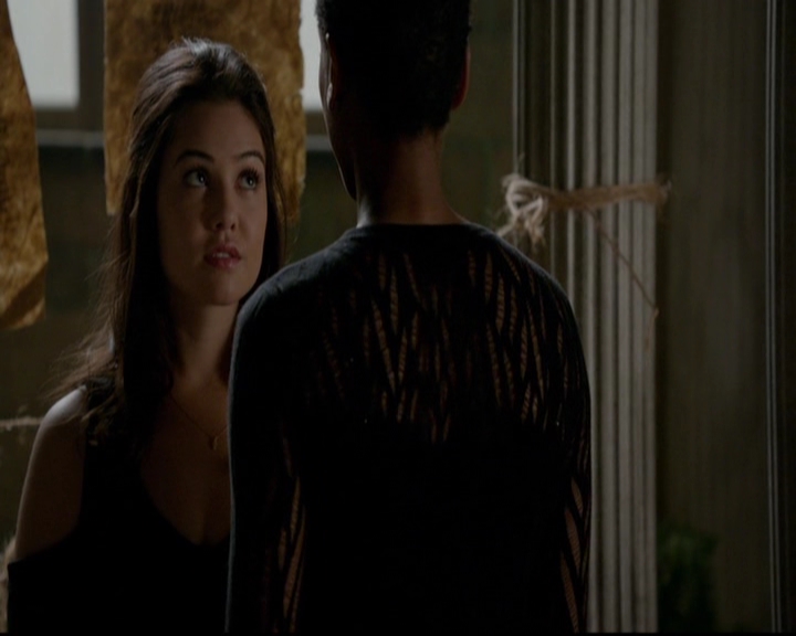 VampireDiariesWorld-dot-nl_TheOriginals_3x13HeartShapedBox0268.jpg