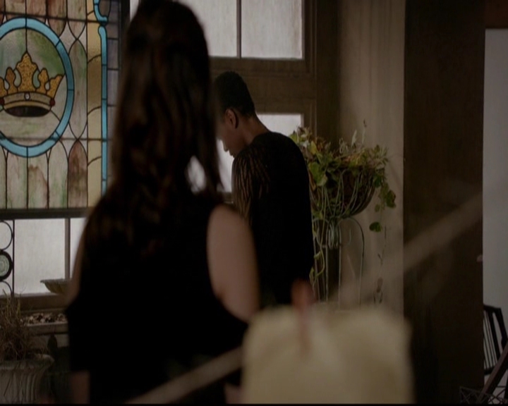 VampireDiariesWorld-dot-nl_TheOriginals_3x13HeartShapedBox0281.jpg