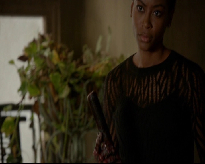 VampireDiariesWorld-dot-nl_TheOriginals_3x13HeartShapedBox0286.jpg