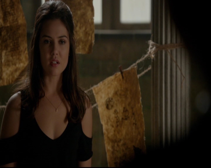 VampireDiariesWorld-dot-nl_TheOriginals_3x13HeartShapedBox0291.jpg