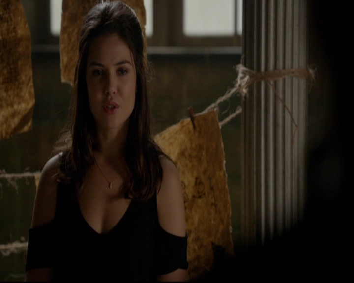 VampireDiariesWorld-dot-nl_TheOriginals_3x13HeartShapedBox0295.jpg