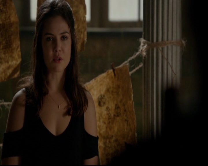 VampireDiariesWorld-dot-nl_TheOriginals_3x13HeartShapedBox0296.jpg