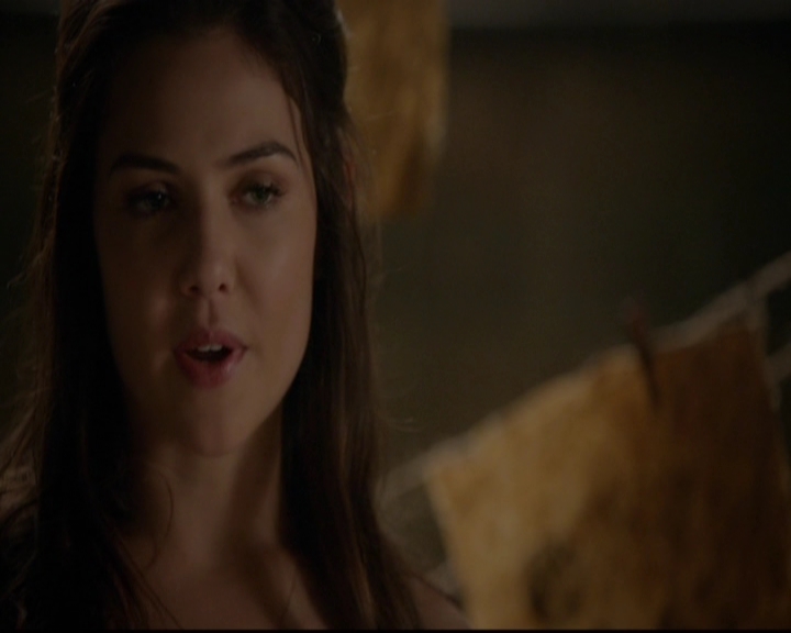 VampireDiariesWorld-dot-nl_TheOriginals_3x13HeartShapedBox0301.jpg